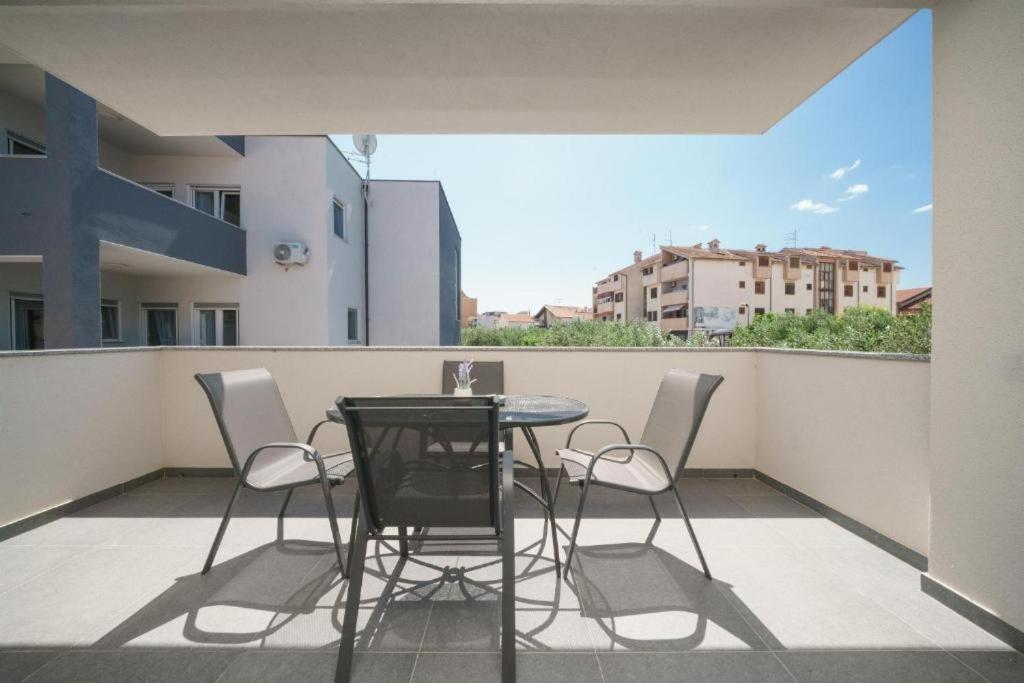Apartments Dobrenic Vodice Exterior photo