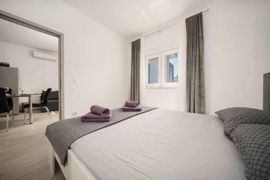 Apartments Dobrenic Vodice Exterior photo