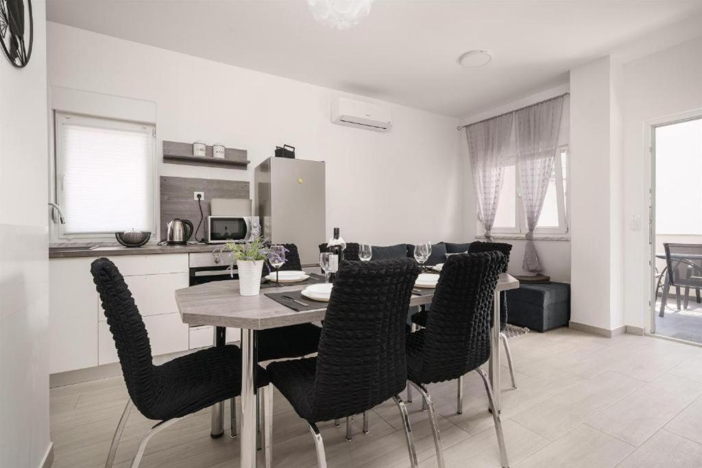 Apartments Dobrenic Vodice Exterior photo