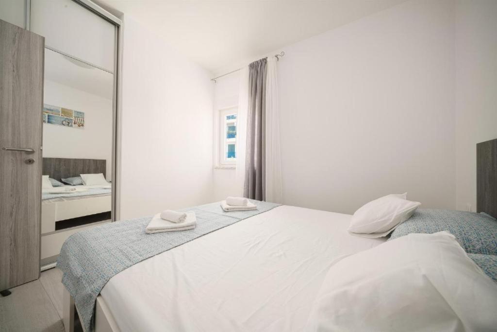 Apartments Dobrenic Vodice Exterior photo