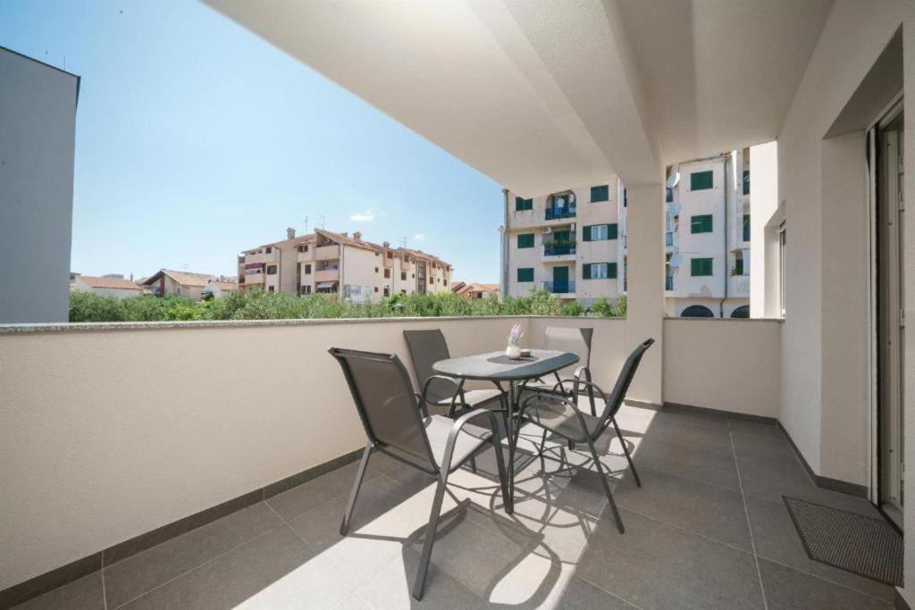 Apartments Dobrenic Vodice Exterior photo
