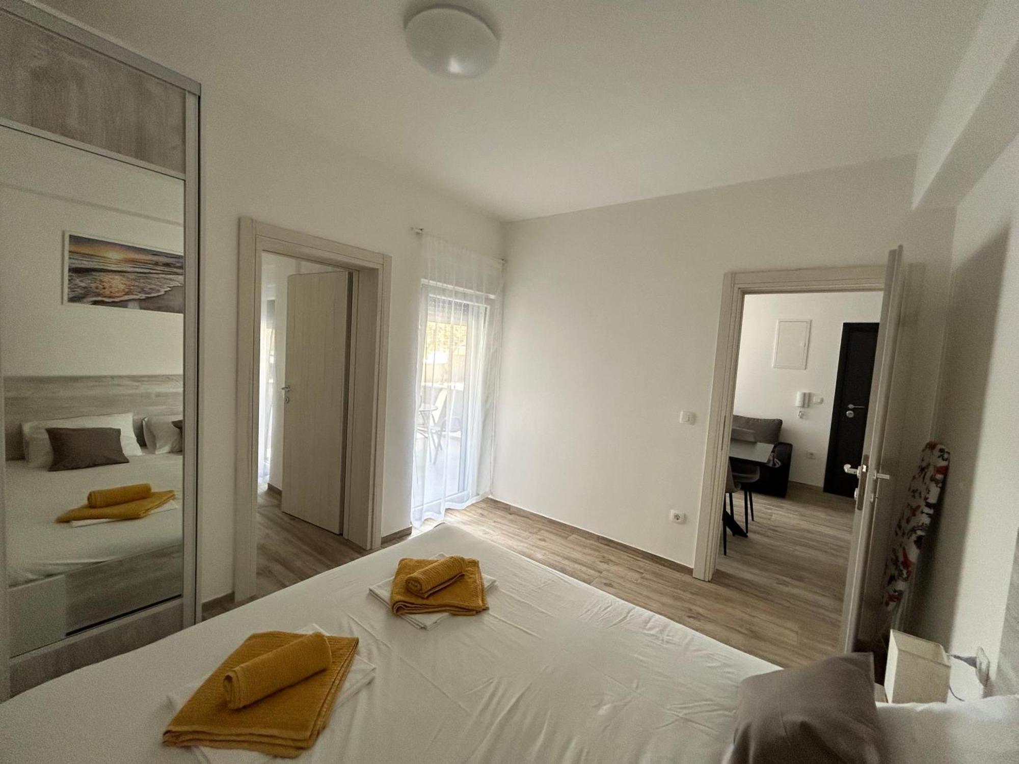 Apartments Dobrenic Vodice Exterior photo